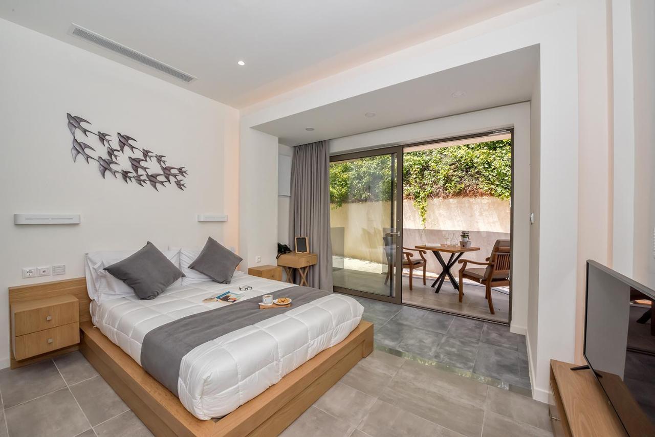 Lilium Luxury Suites Agia Marina  Exterior photo