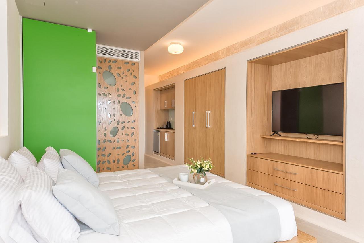 Lilium Luxury Suites Agia Marina  Exterior photo