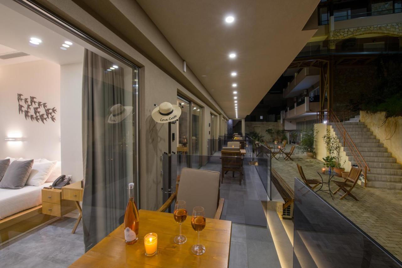 Lilium Luxury Suites Agia Marina  Exterior photo