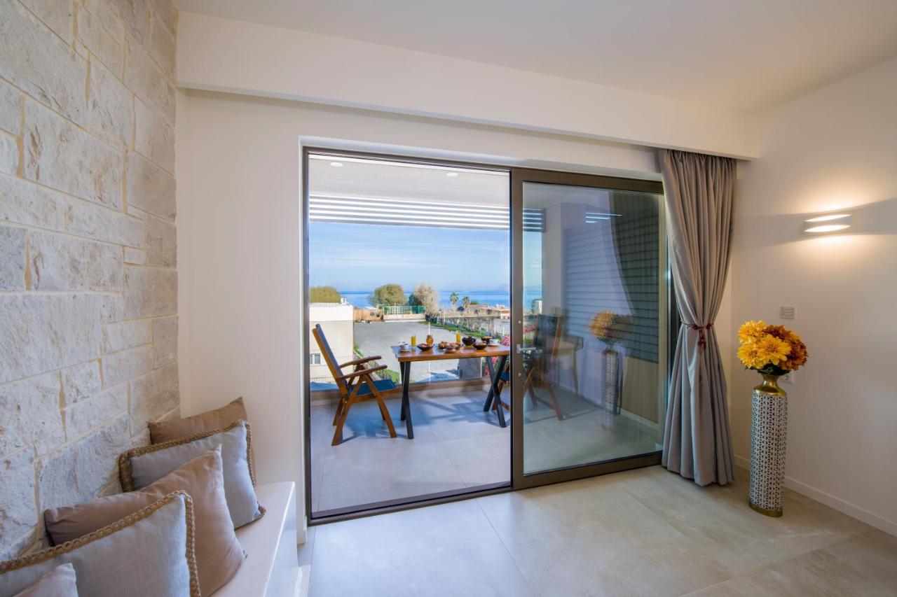 Lilium Luxury Suites Agia Marina  Exterior photo